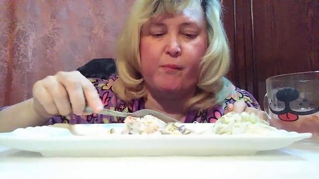 МУКБАНГMUKBANG ЗИМНИЙ САЛАТКВАШЕНАЯ КАПУСТА. ПЕРЕСОЛИЛА КАПУСТУ.