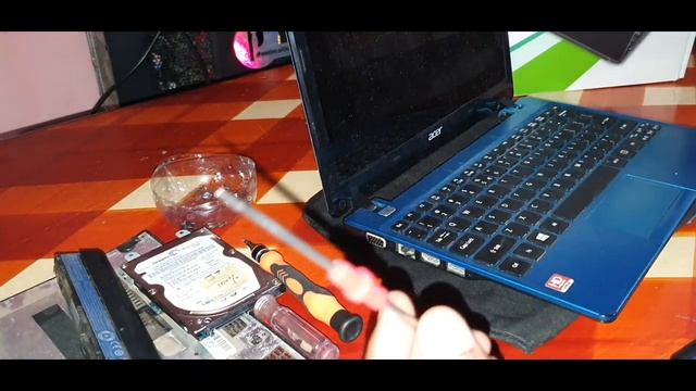 TUTORIAL CARA BONGKAR NETBOOK ACER ASPIRE V5-121 | Sekilas Laptop