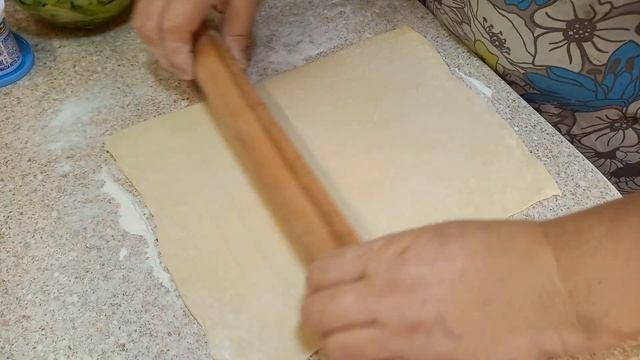 СЛОЙКИ  С КУРИЦЕЙ