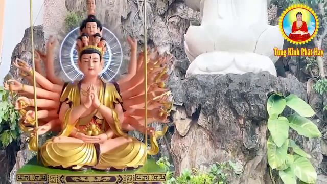 Mùng 1 Âm Mở Kinh Phật Cầu An Mẹ Quan Âm Che Chở Gia Đạo Bình An Xua Tan Đen Đủi May Mắn Cả Tháng