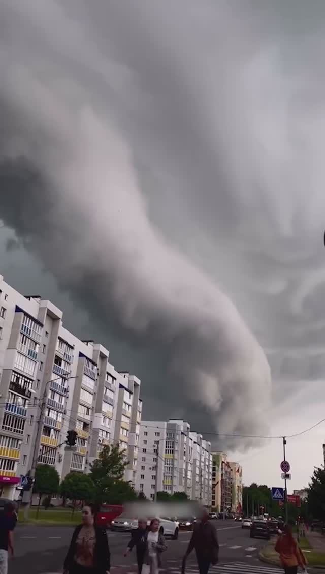 Сильный шторм с градом прошёлся по многим регионам Украины 02 июня 2024
