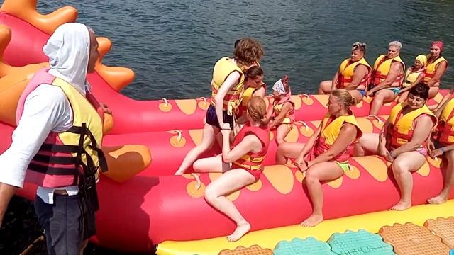 Геленджик. Пляж Солнечный берег. Прогулка на Водном Драконе 06.08.2022 время отправления 11-45