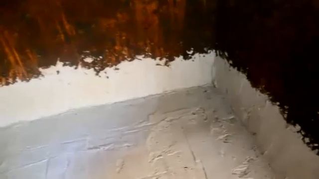 Оказывается плиточным клеем действительно можно отремонтировать бак для воды