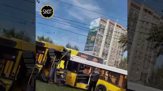 Шесть человек пострадали в ДТП с рейсовым автобусом в Ижевске. Водитель уснул за рулём.