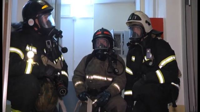 Противопожарные учения в 16-тиэтажном жилом доме