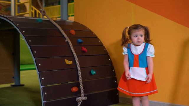 Sarah and Amilia have travel on the playground