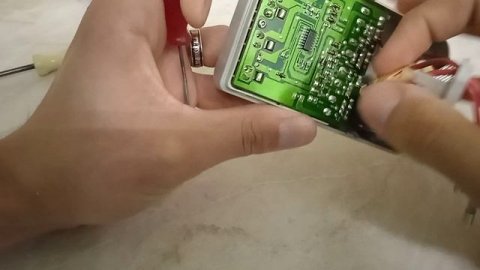 Разбор зарядника для аккумуляторных батареек sanyo nc-mqno3