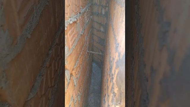 Эковата в кирпичной стене