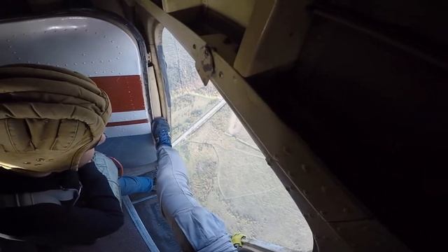 прыжок с парашютом. тройное сальто в воздухе.