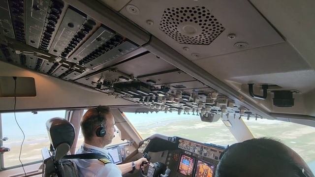 BOEING 747-400 short LANDING in Hong Kong Airport. cockpit view