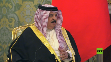 الملك حمد بن عيسى يدعو بوتين لدعم مؤتمر سلام دولي في البحرين