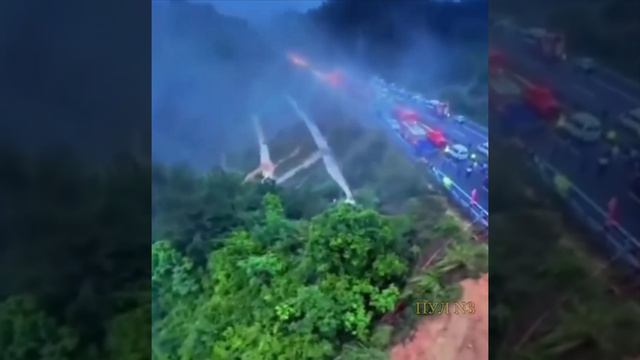 ❗️В Китае при обрушении автострады погибли минимум 19 человек.