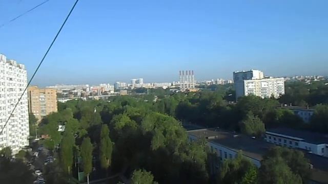 В Москве дома вырастают из зелени деревьев