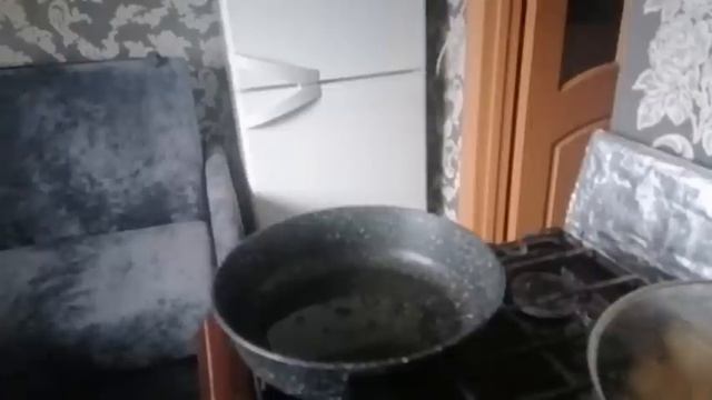 Жарим грудинку на сковороде)) Ужин удался))