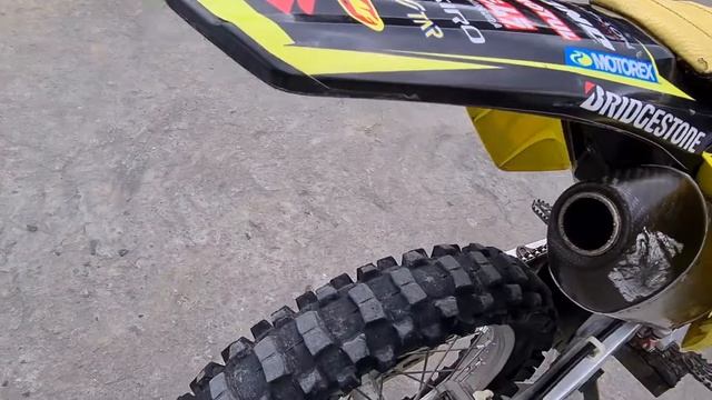 2010 SUZUKI RMZ 250 | Cold start and Walkaround