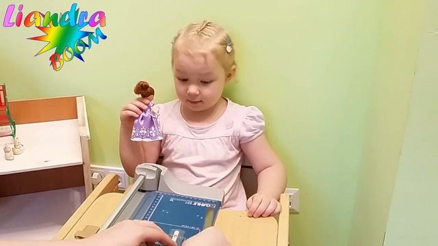 Лиандра начала ремонт в кукольном доме - обкладываем дом декоративным кирпичом - Гусеничка