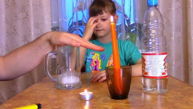 ТУШИМ ПЛАМЯ СВЕЧИ ПРИ ПОМОЩИ УГЛЕКИСЛОГО ГАЗА CO2 │#LizaZnaet