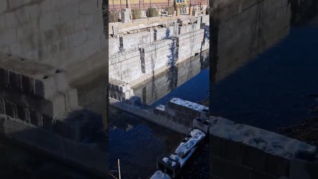 это на начало предыдущее видео ,многие спрашивают марку бетонна но сдесь подняли из пескоблока