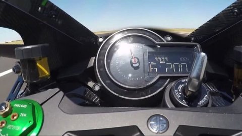 Kawasaki H2R в гонке против Nissan GTR, Bugatti Veyron и McLaren