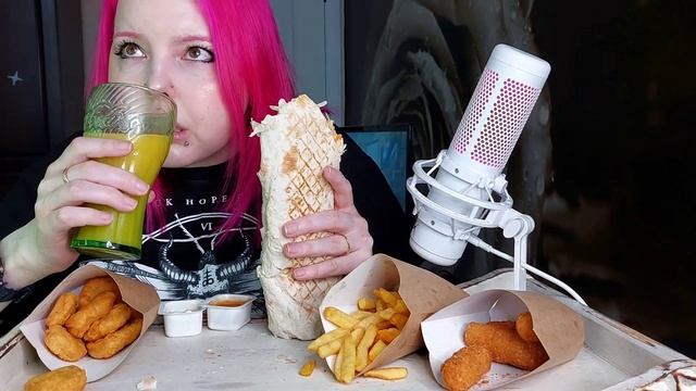 Цезарь ролл,наггетсы,картошка фри и сырные палочки/болталка/mukbang