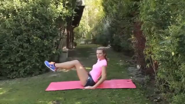 С помощью этих упражнений можно убрать бока и живот