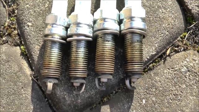 Jak wymienić świece  Honda CR-V Civic Accord 1.8 2.0  R18A9 R20A9