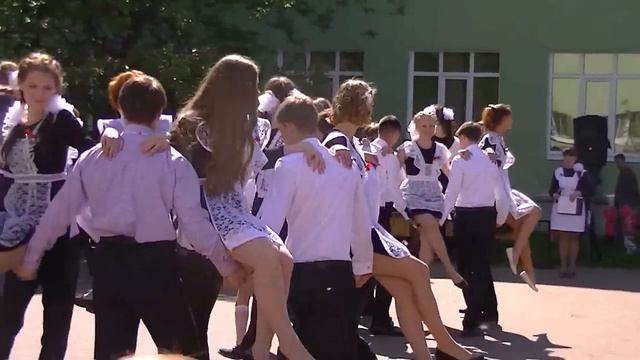 Последний звонок  -  дочка выросла!