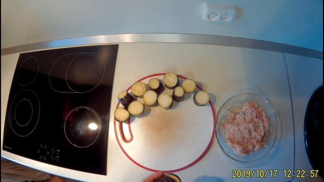 Фаршированные баклажаны с пастой.