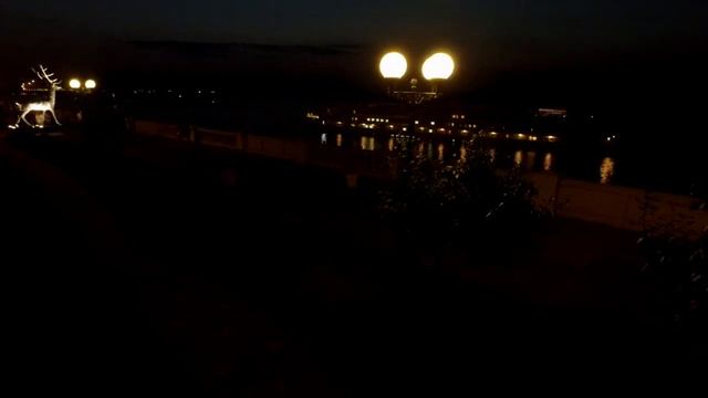 Нижне-Волжская набережная, ночью. Nizhne-Volzhskaya embankment and the river Volga.