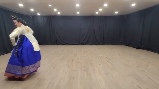 Korean folk dance-Crystal Her