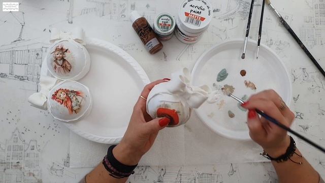 Decoupage ??? Christmas balls with girls ,light modeling mass , bows  #pentart  ? DIY tutorial...