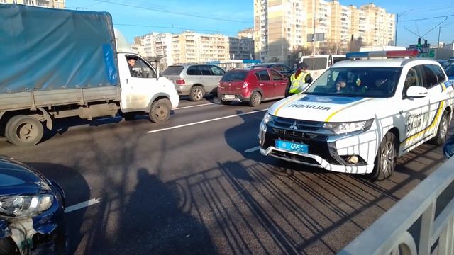 Патрульные Киева гнались за пьяной иностранкой с Ирпиня. Правое колесо было пробито и стёрто