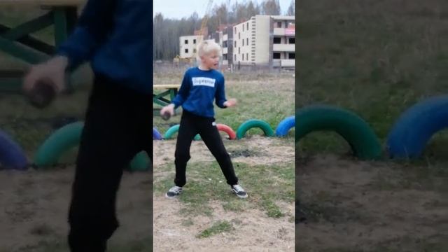 Алишерка опять флексит как бешеный!
