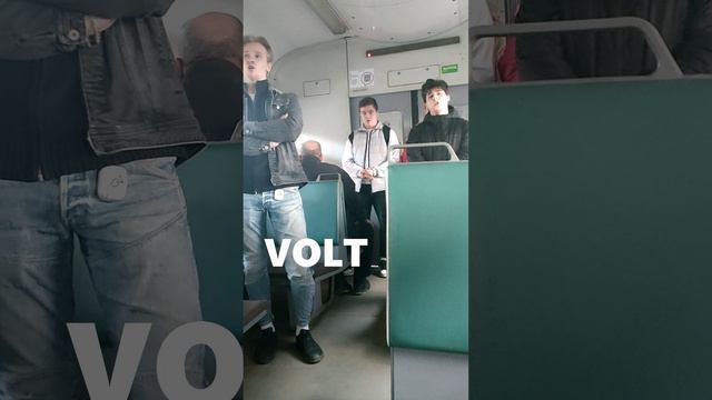 Музыкальная Москва. Квартет в электричке. “Конь (Выйду ночью в поле с конём)". Часть 2