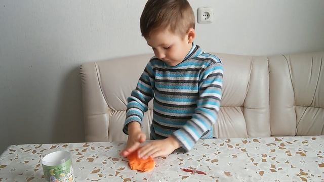 Глина для лепки . Лепим домик ,змею  ,медведя , червяка , ...