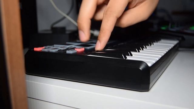 Learning to Fly || RC505 MIDI Keyboard Looping