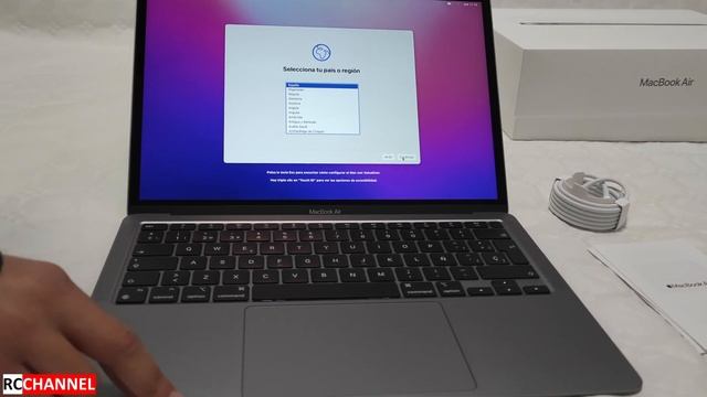 Apple MacBook Air M1 2022, Unboxing y configuración.