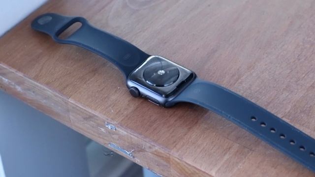 Apple Watch SE In 2023! (Still Worth Buying?) (Review)
