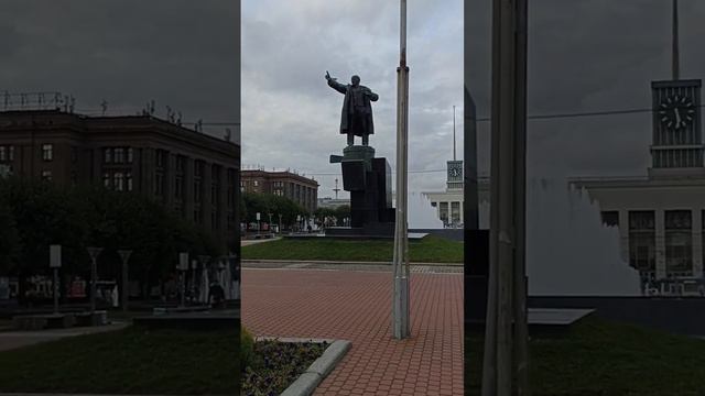 Памятник Ленину у Финляндского вокзала.Открыточные виды Санк-Петербурга.