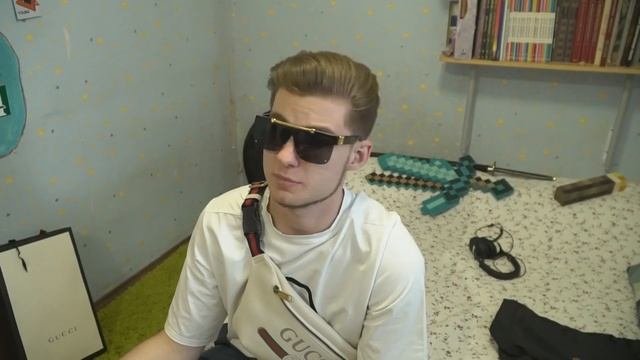 БОГАТЫЙ ШКОЛЬНИК КУПИЛ ДОМ ЗА 1 МИЛЛИАРД РУБЛЕЙ! Это вам не бедный школьник...