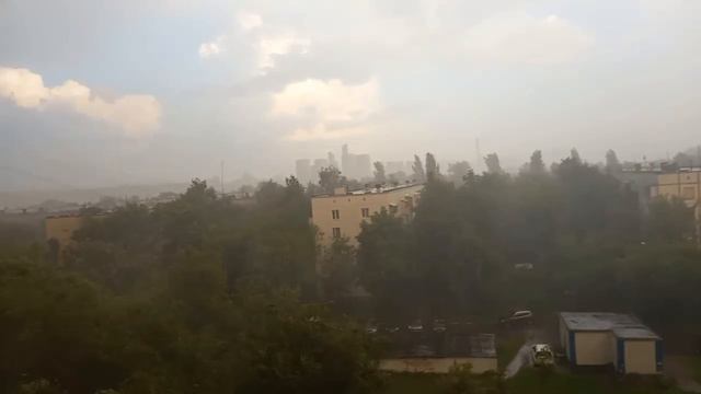 На Москву обрушился мощный ливень