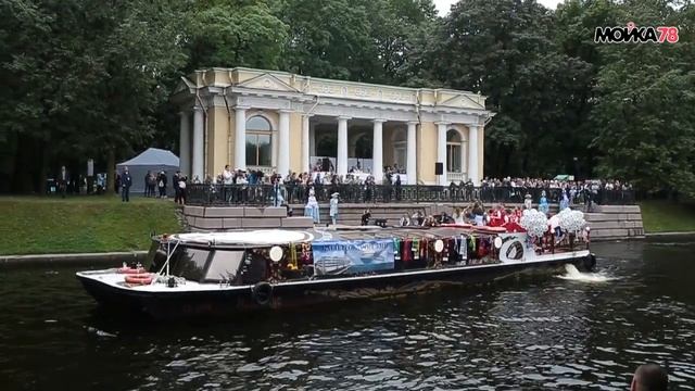 Речной карнавал в Санкт Петербурге