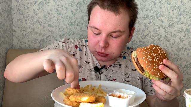 МУКБАНГ | МАКДОНАЛДС | БИГ ТЕЙСТИ три сыра, НАГГЕТСЫ и картошка фри