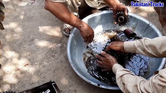 Cleaning of Mercedes Gearbox of Bedford Truck  Pakistani Trucks