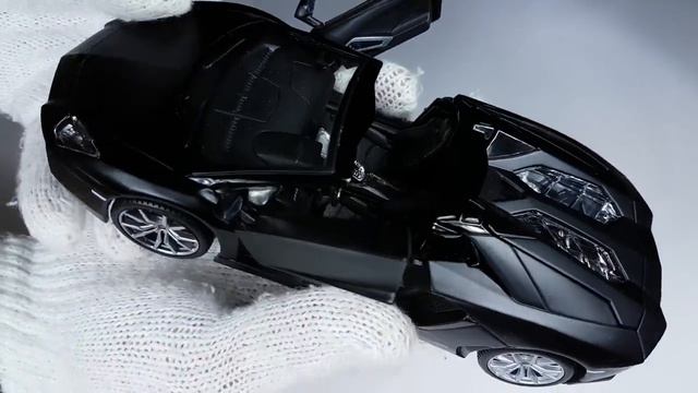 Lamborghini Aventador LP 700-4 Roadster 1/24 Diecast Unboxing
