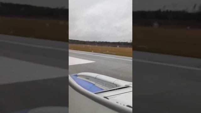 Взлет Минск-2 (MSQ) - Домодедово (DME): Belavia рейс B2 951, самолет Embraer 195