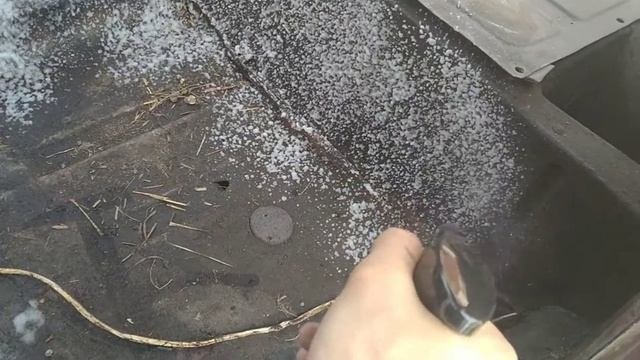 Восстановление Нивы за 30 т.р. Зачищаю  пол Варю дно. подготовка к виброизоляции.