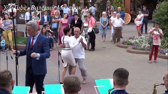 Маэстро В. КОВАЛЬ открывает ВЕЧЕР ВАЛЬСА на улице!!!