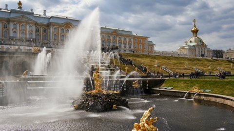 Город просыпается: в Петербурге стартовал туристический сезон