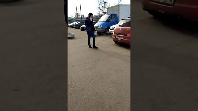 Эпилепсия у человека за рулём,в машине ребенок года 3,спас столб от столкновения с рестораном